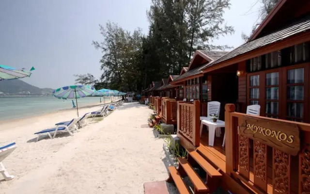 Отель Patong Bay Hut пляж