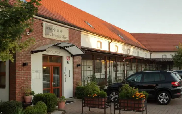 Hotel Chvalská Tvrz вид на фасад