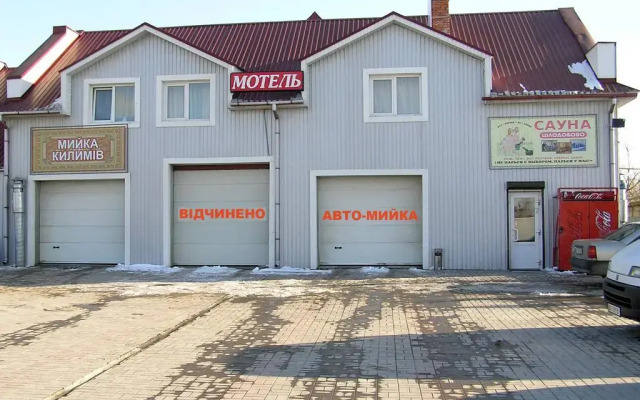 Hotel on Chekhova парковка