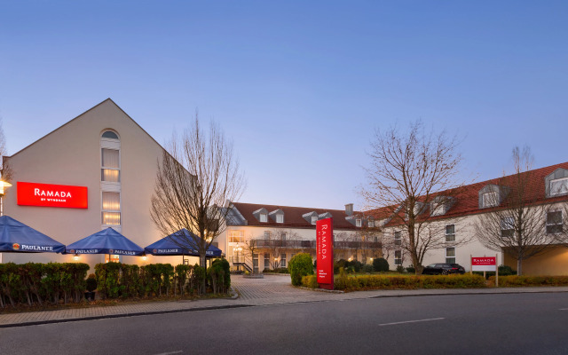 Отель Ramada by Wyndham München Airport Германия, Мюнхен - отзывы, цены и фото номеров - забронировать отель Ramada by Wyndham München Airport онлайн вид на фасад