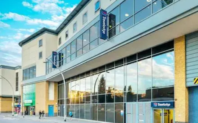 Отель Travelodge London Ilford вид на фасад