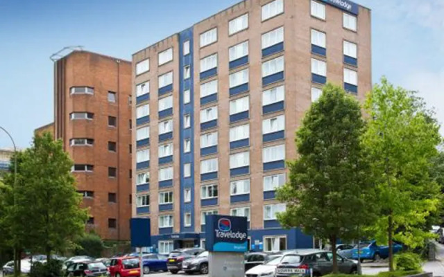 Отель Travelodge Brighton вид на фасад