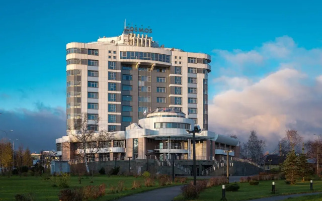 Cosmos Petrozavodsk Hotel вид на фасад