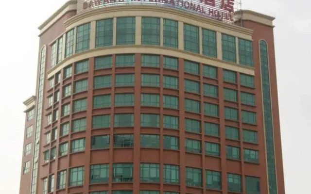 Bawang International Hotel вид на фасад
