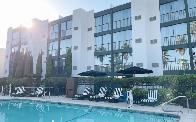Marin Hilltop Hotel