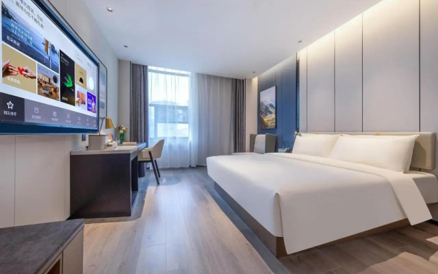 Atour Hotel Golden Eagle Plaza, West Lake Road, Suqian