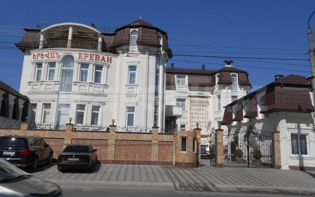 Гостиница Ереван парковка