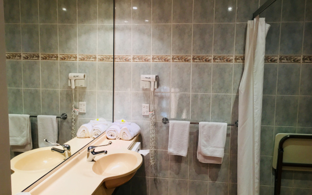 Comfort Inn Bushmans In Parkes Australia From 105 Photos