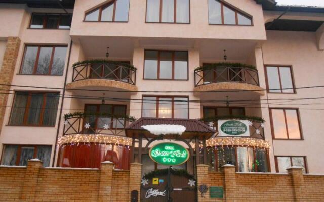Гостиница Green Hall в Красной Поляне отзывы, цены и фото номеров - забронировать гостиницу Green Hall онлайн Красная Поляна вид на фасад