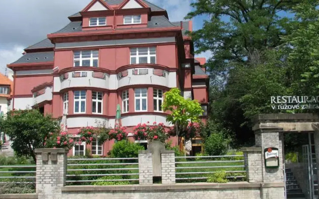 Hotel Villa Прага вид на фасад