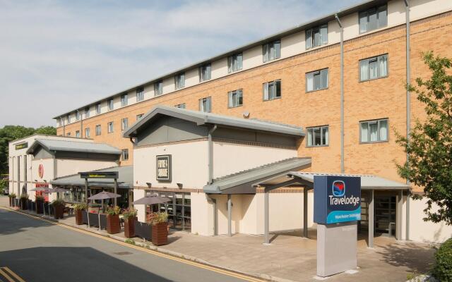 Отель Travelodge Manchester Didsbury вид на фасад