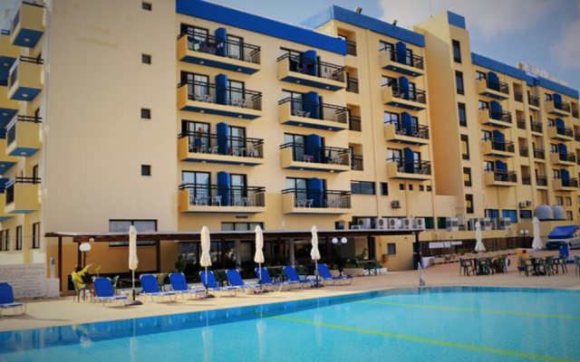 Kapetanios Bay Hotel бассейн