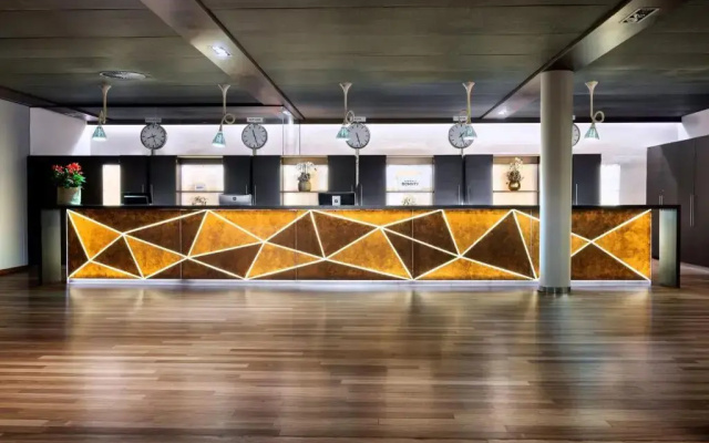 Отель Four Points by Sheraton Bolzano