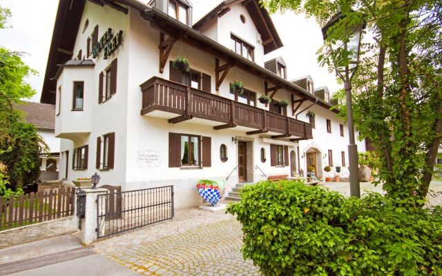 Hotel Frey Исманинг вид на фасад