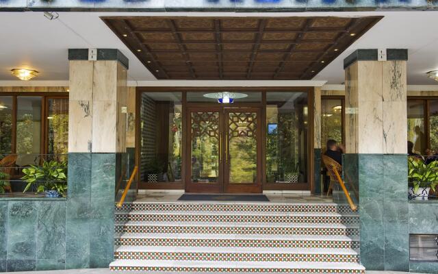 Alixares Hotel вид на фасад