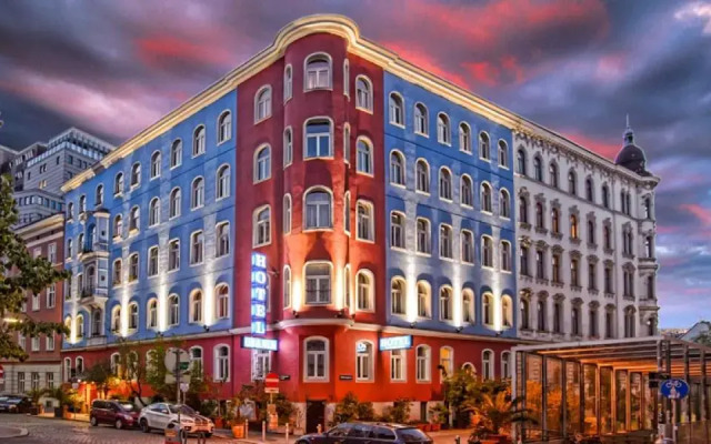 Hotel Urania вид на фасад