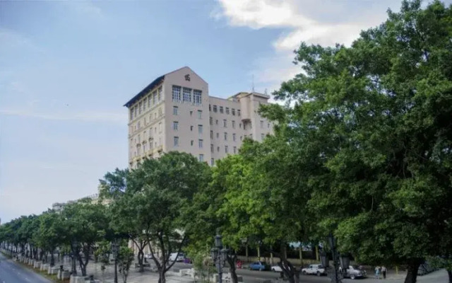 Отель Sevilla (Mercure) парковка
