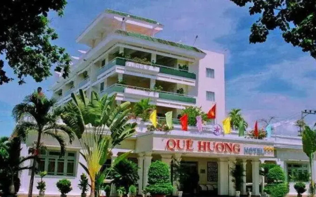 Que Huong Hotel вид на фасад