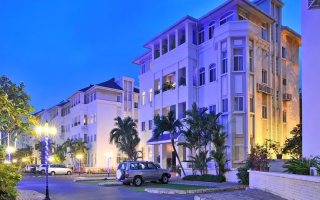 Отель The Waterfront Residence вид на фасад