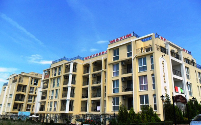 Отель Golden Eye Residence Apartment A7 Болгария, Свети Влас - отзывы, цены и фото номеров - забронировать отель Golden Eye Residence Apartment A7 онлайн вид на фасад