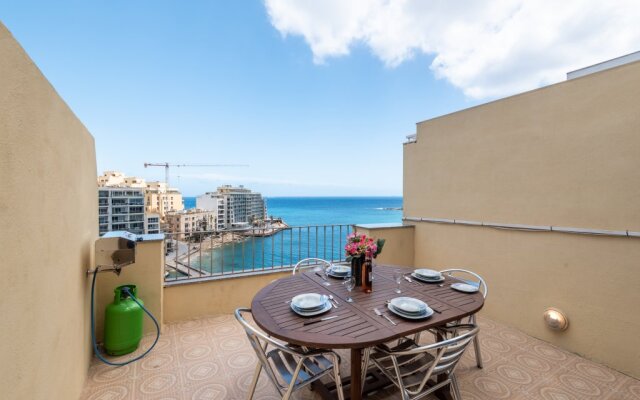 Отель Spinola Bay Penthouse Мальта, Сан Джулианс - отзывы, цены и фото номеров - забронировать отель Spinola Bay Penthouse онлайн балкон