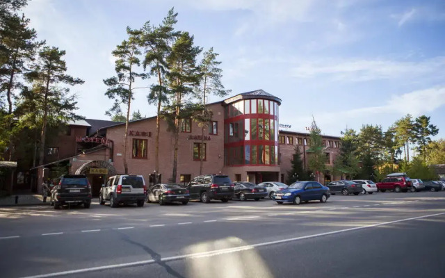 Гостиница Карина парковка