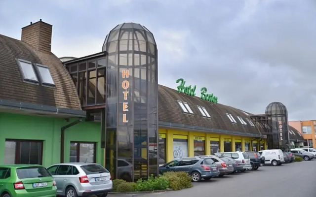 Hotel BESTAR Млада-Болеслав парковка