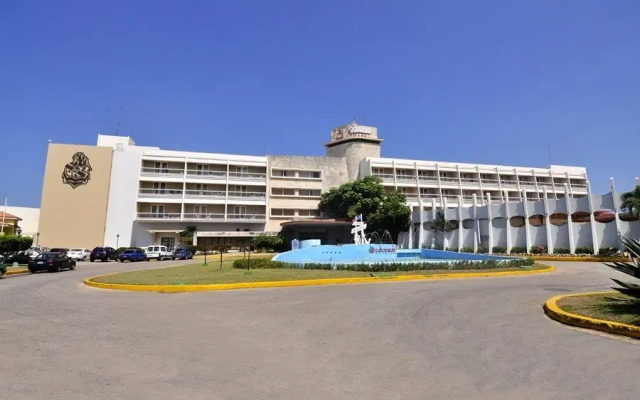 Comodoro Hotel вид на фасад
