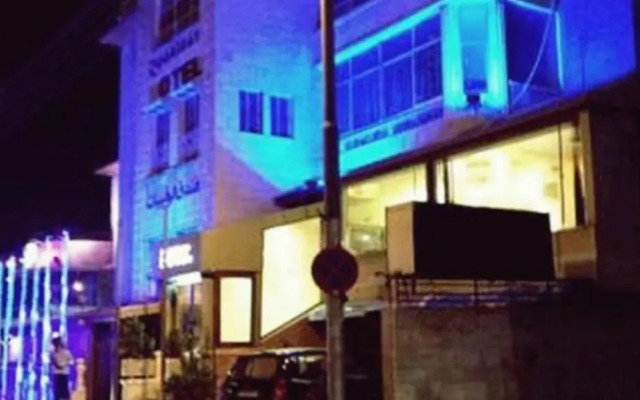 Orient Land Hotel вид на фасад