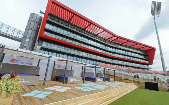 Отель Hilton Garden Inn Manchester Emirates Old Trafford вид на фасад