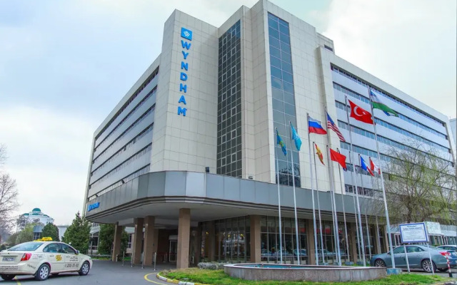 Отель Wyndham Tashkent вид на фасад