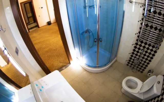 Astola Hotel