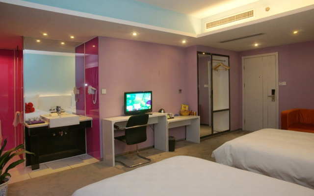 Pinke Business Hotel