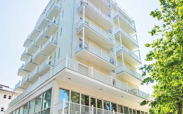Hotel Aiglon вид на фасад