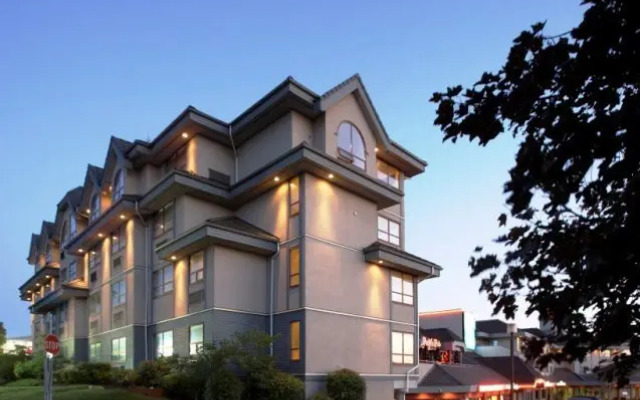 Отель Comfort Inn & Suites Канада, Саанич - отзывы, цены и фото номеров - забронировать отель Comfort Inn & Suites онлайн вид на фасад