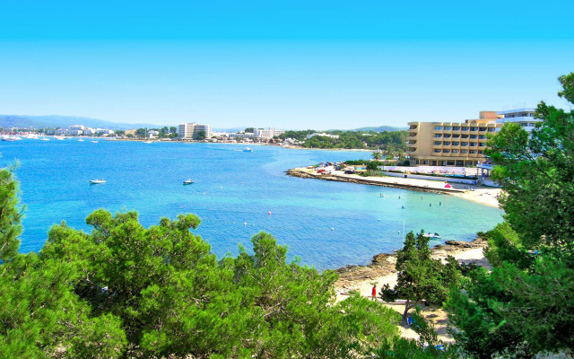 Отель Els Pins Resort & Spa пляж