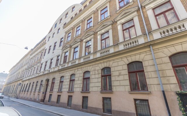 Апартаменты Real Hegedü вид на фасад