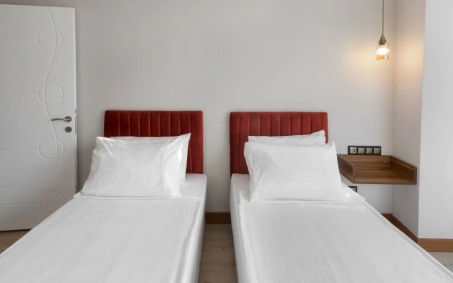 Theluna suite hotel