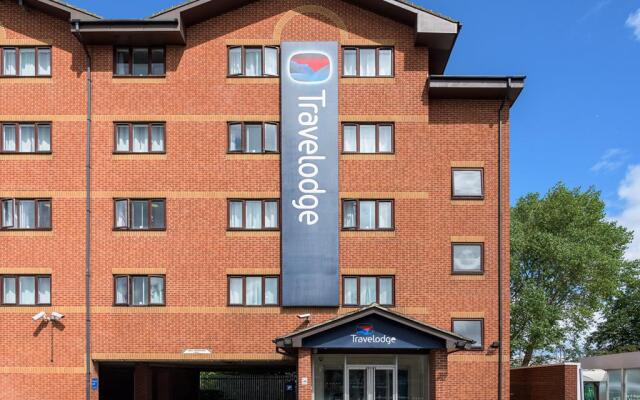 Отель Travelodge Park Royal Лондон вид на фасад