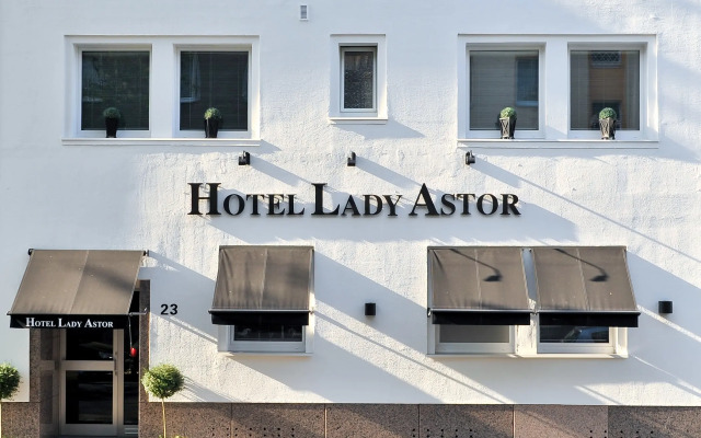 Отель Sir & Lady Astor Германия, Дюссельдорф - 1 отзыв об отеле, цены и фото номеров - забронировать отель Sir & Lady Astor онлайн вид на фасад
