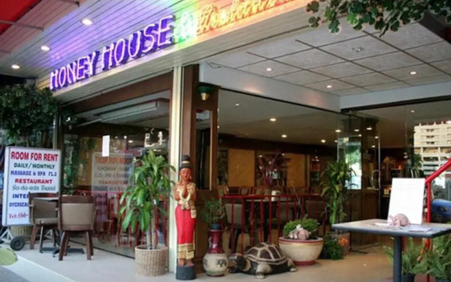 Отель Honey House 2 Бангкок гостиничный бар