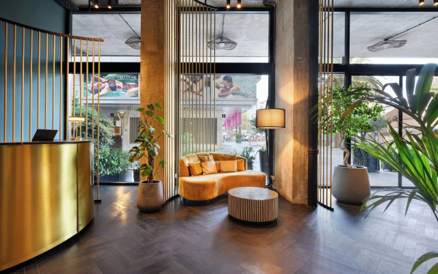 Отель Skylark, Athens