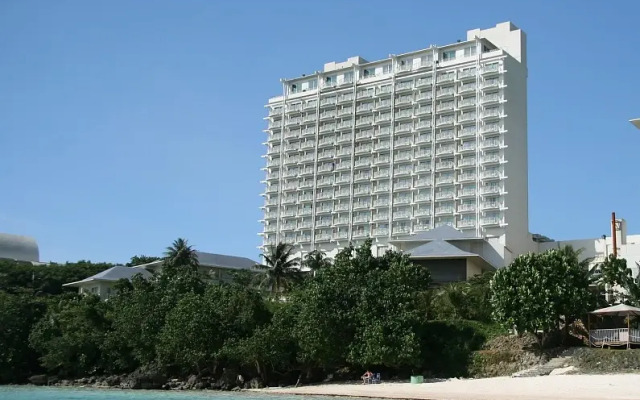 Отель Aurora Resort пляж