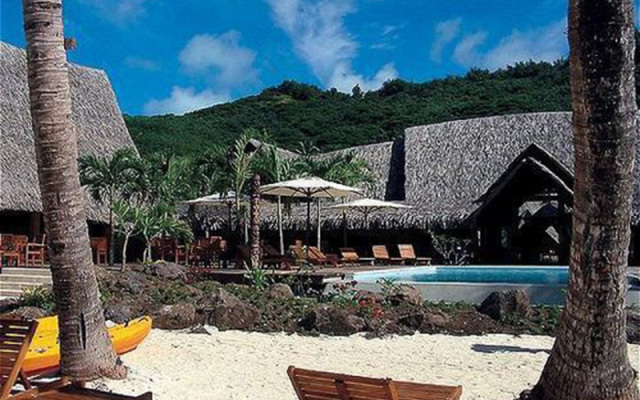 Отель Bora Bora Beach Resort бассейн