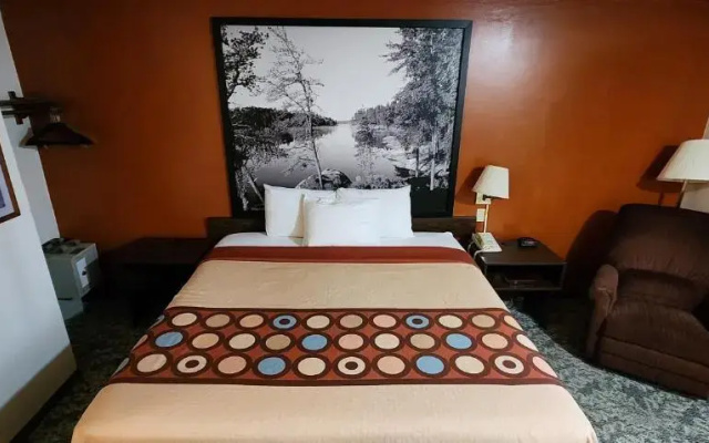 Iron Mountain Inn & Suites MI US 2