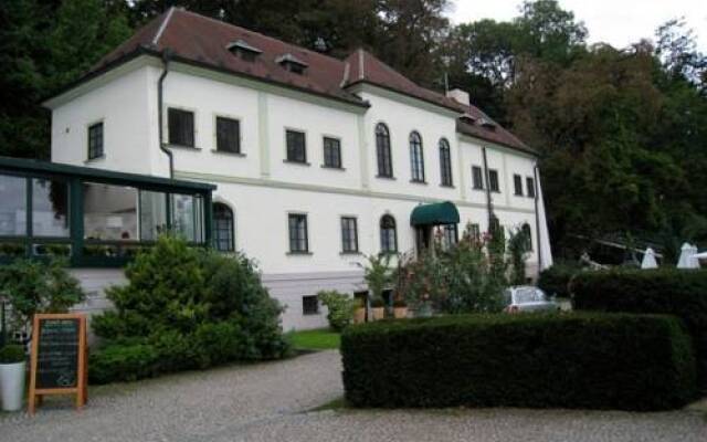 Отель Nebozizek Hotel a Restaurant Чехия, Прага - отзывы, цены и фото номеров - забронировать отель Nebozizek Hotel a Restaurant онлайн вид на фасад