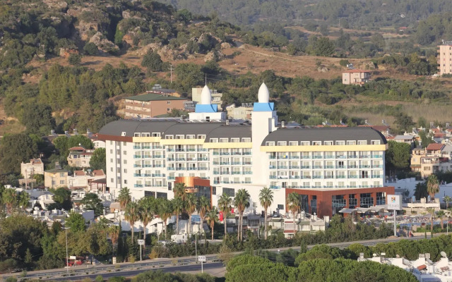 Отель Throne Beach Resort & SPA Титреенгёль вид на фасад