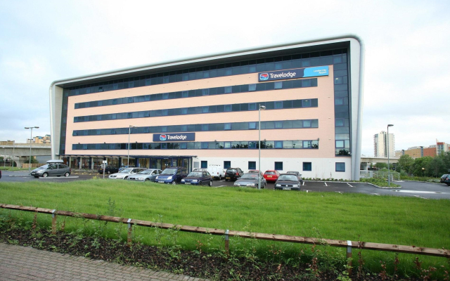 Отель Travelodge London City Airport вид на фасад