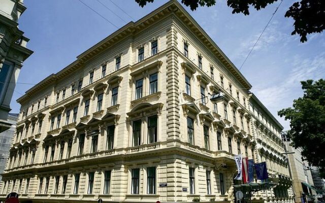 Radisson Blu Palais Hotel, Vienna Вена вид на фасад