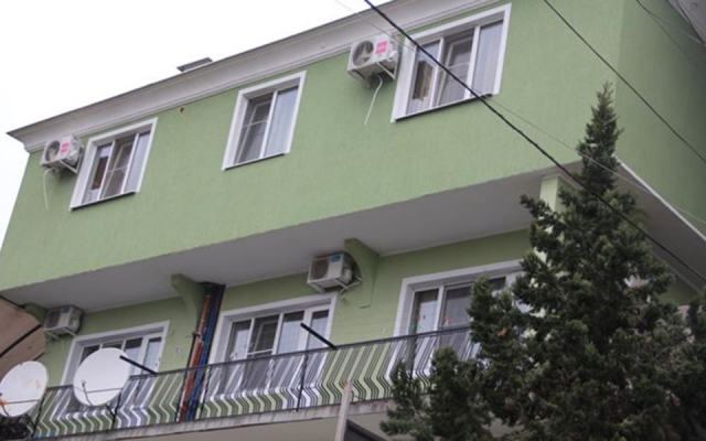 Отель Uyut Guest House Сочи вид на фасад